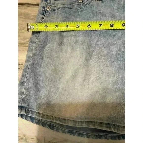 Seven7 Jean shorts women’s light washed size 10 - Picture 8 of 9